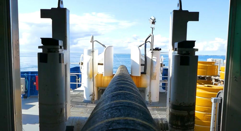 colocação de cabos submarinos