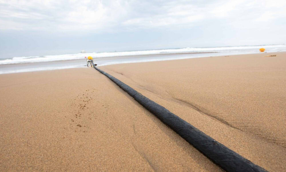 Cable eléctrico en el mar