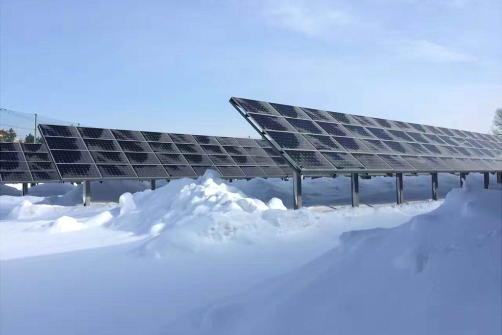 Paneles solares en invierno
